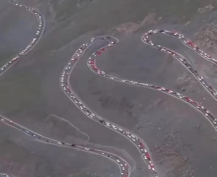 自驾旅游新疆，独库公路为什么成了堵哭公路？
一，路险，女司机较多，技术欠佳
二，