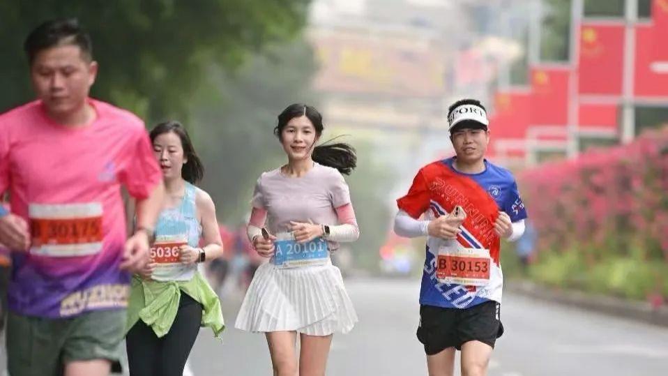 很多人不知道：跑马拉松是你人生中唯一的高光时刻