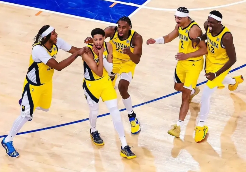 最大黑马诞生！客场连下两城，步行者大比分2-0尼克斯。
1、步行者即战力多，这也