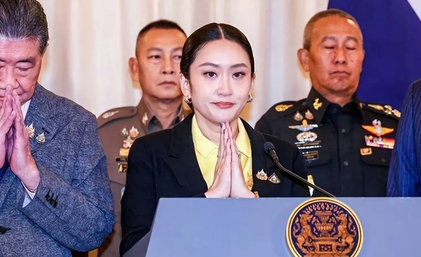 佩通坦有惊无险，泰国国王出手力挺











哇塞！佩通坦这回真是命悬