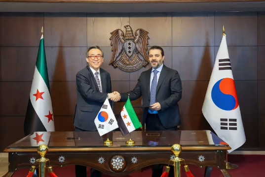 4月10号，韩国的外长赵兑烈突然出现在了叙利亚，并且正式宣布与叙利亚建交。这也意