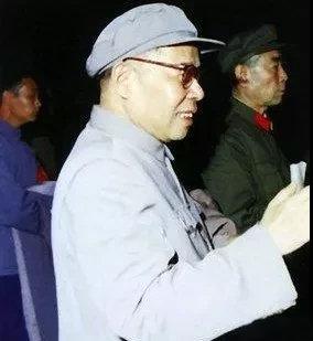 1966年7月30日，陈伯达在中国科学院万人大会上的讲话：
中国无产阶级还有一个
