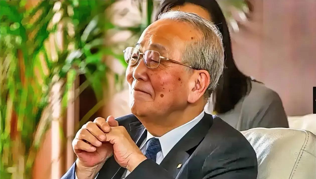 稻盛和夫说：“烦躁的时候千万不要说话，也不要做任何决定，安静的待会儿，成年人的烦