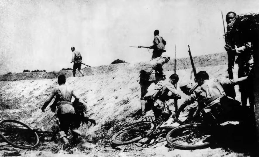 1949年，二野解放大西南，一队穿着破旧的农民走了过来，对他们说：“同志，我们是