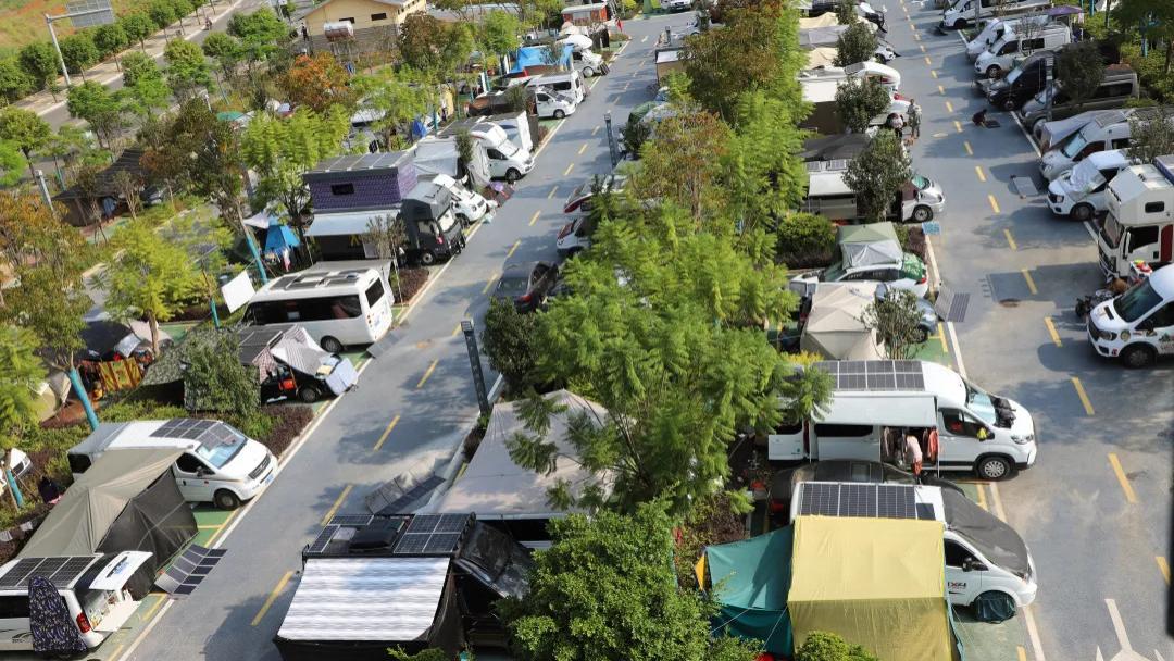 从 “避寒迁徙” 到 “格局重构”—— 解码三万房车旅居客冬季入滇的多维意义