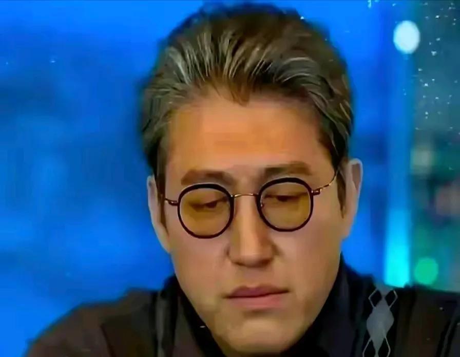 他居然冲上热搜榜，成为热议话题，这位是朱媛媛的老同学，因为没在朱媛媛的葬礼上看到