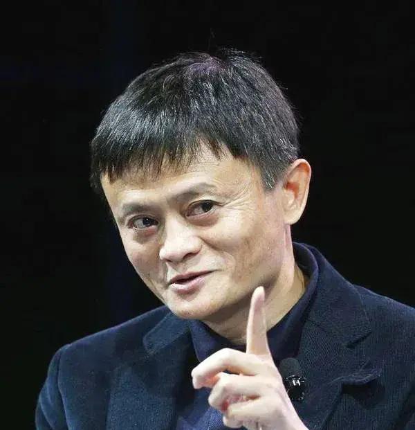 马云给年轻人的8条“黄金建议”，现在悟透还不算太晚：
1、“你应该和比你优秀的人