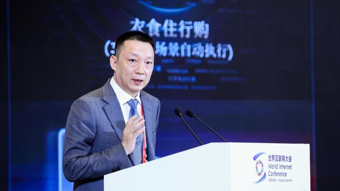 荣耀李健乌镇峰会：阿尔法战略迎实质进展Robot Phone明年亮相