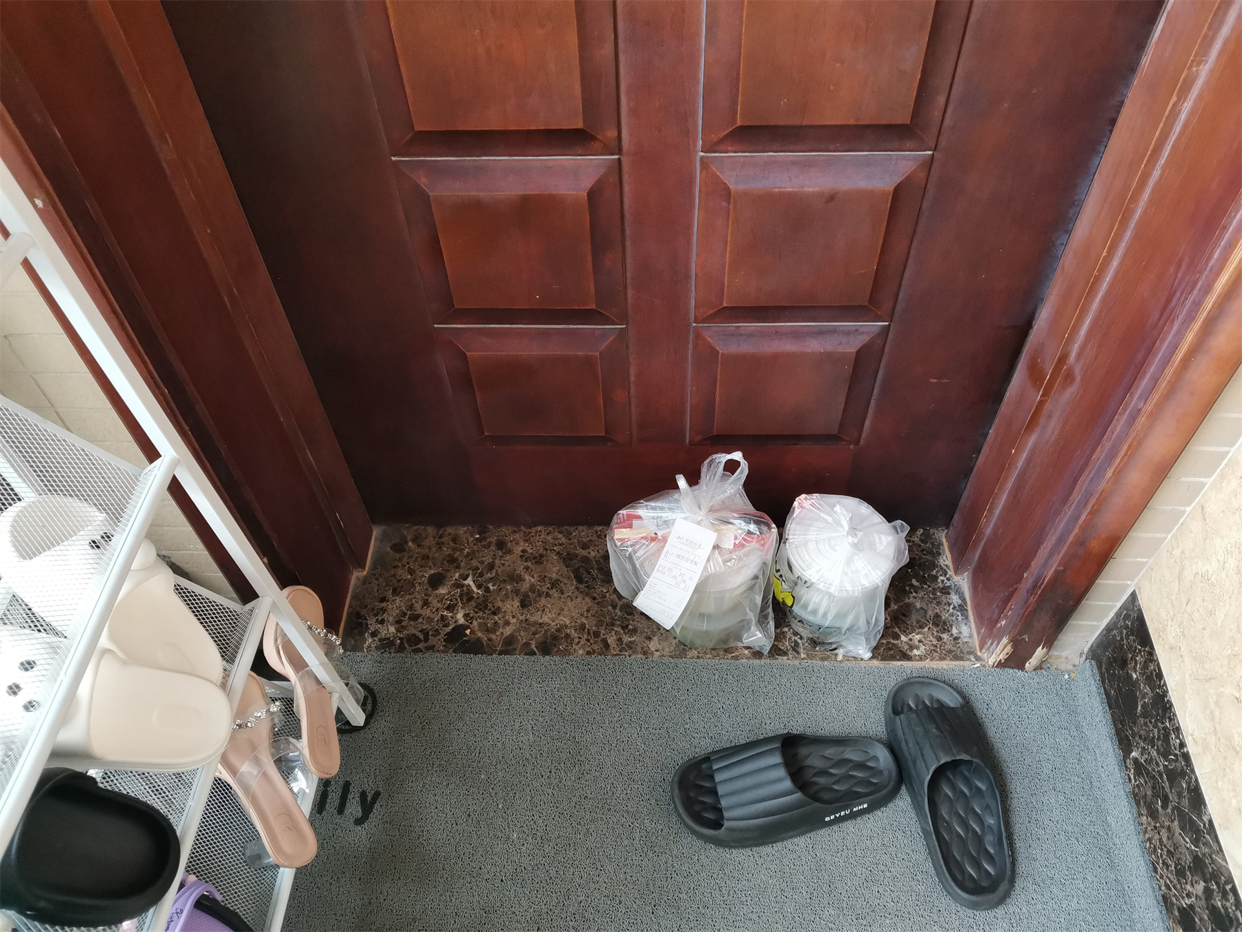 今天是周六，午高峰很多订单是送往住宅区的，看来大家上班的待遇都不错啊，周六都不用