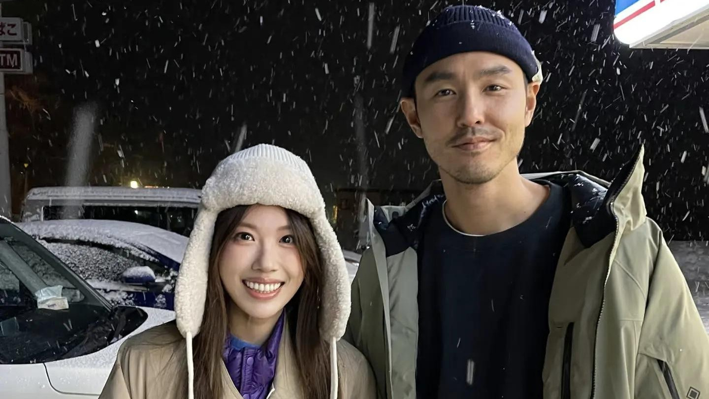 42岁阮经天日本滑雪，居酒屋畅饮，偶遇粉丝