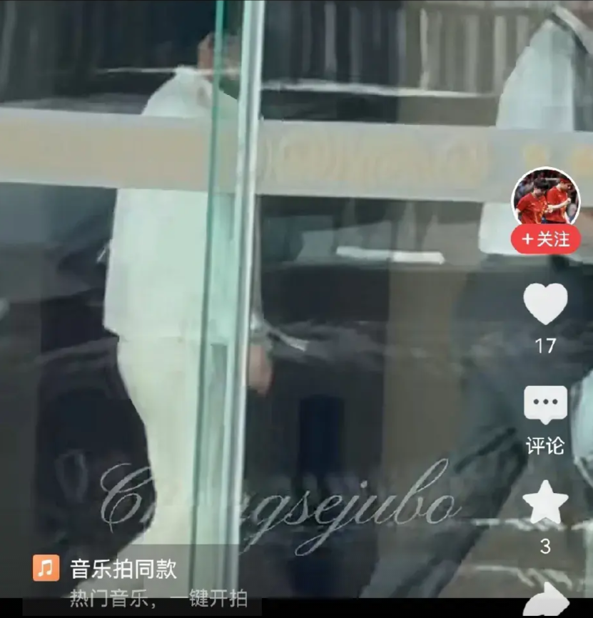 孙颖莎今天出发去新疆了，带着她的肯德基走了VIP通道。北京的momo今天终于可以