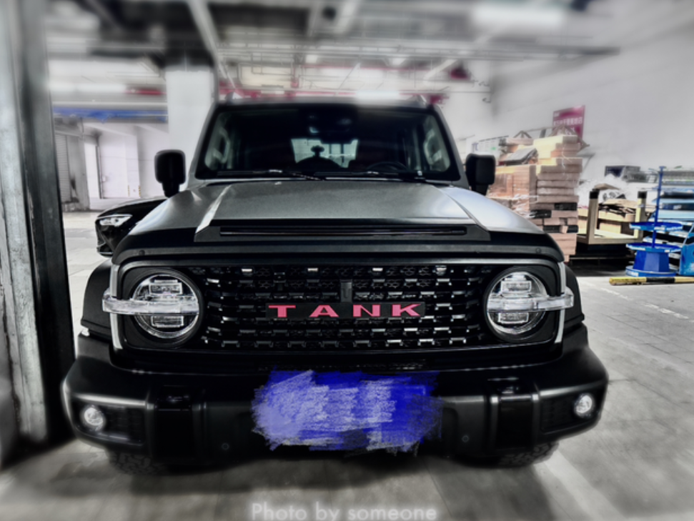 新人，300提车，小改装
选了好久，犹豫300和400，最终被改装潜力和采埃孚吸