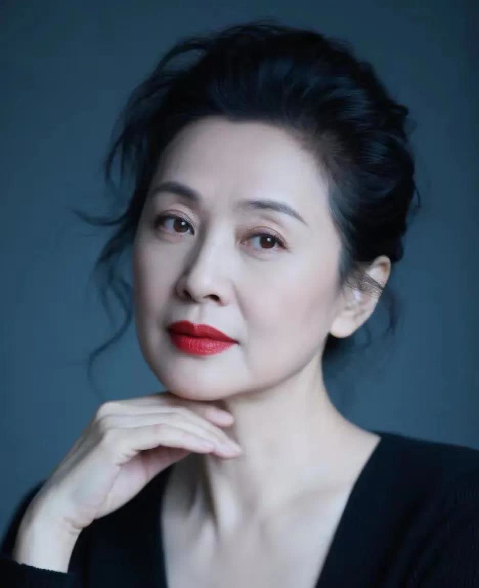 多少人曾爱慕你年轻时的容颜