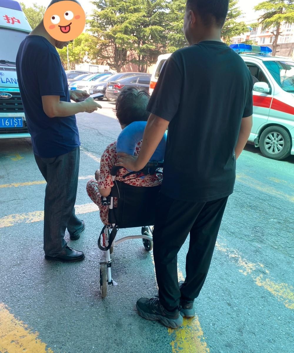 一家人齐心协力照顾好母亲
我真的很荣幸，我有一个令人羡慕的大弟，他不仅仅是有钱，