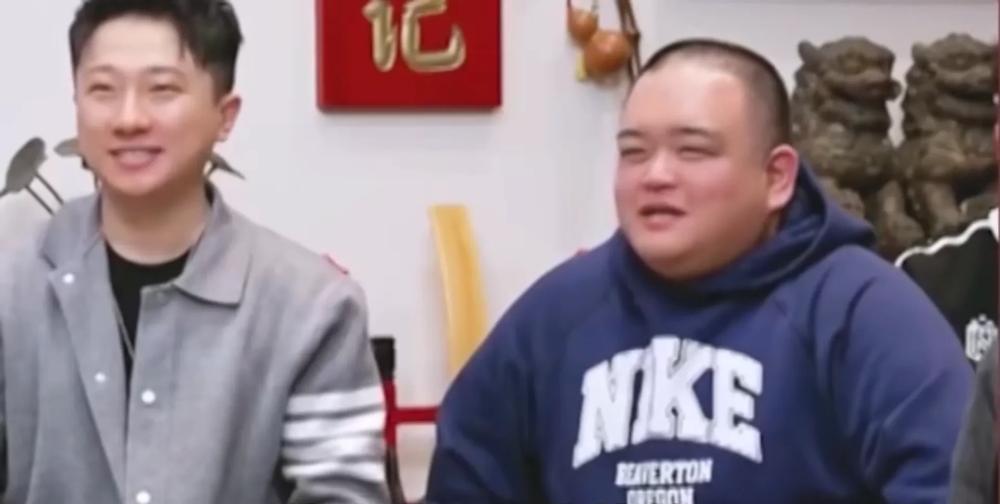 刘喆这事儿吧，得掰扯清楚。张伯鑫说他带人在环卫局干了四年，这料听着就离谱。查了查