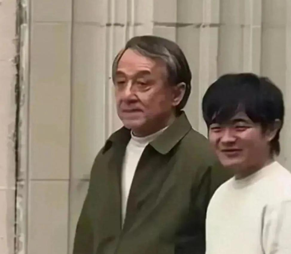 成龙大哥这辈子大概率要遗憾终生了！他挣再多的钱，再有巨星光环，2025年，已经7