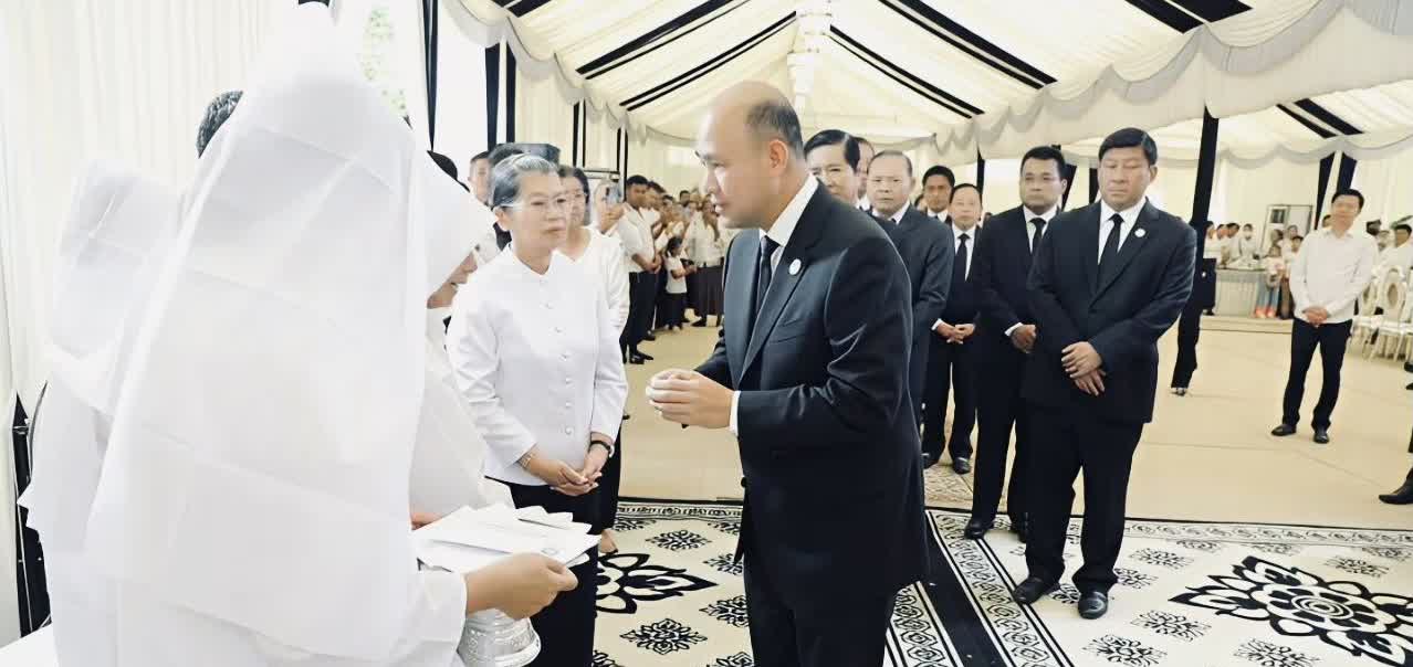 柬埔寨陆军第七师师长杜昂·索姆尼昂少将遭泰军炮击身亡后，柬埔寨军方为他举行了隆重