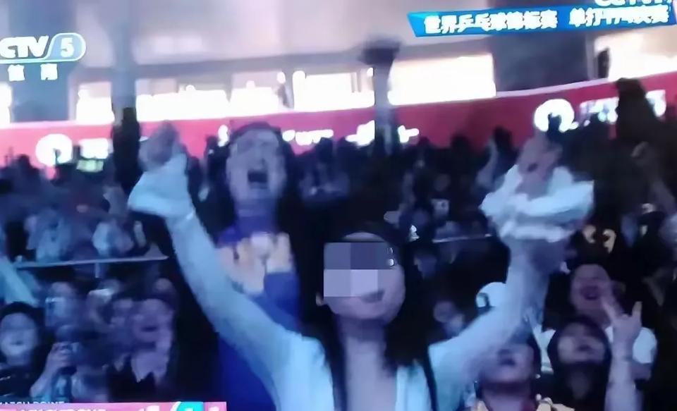 气死我了！梁靖崑和林诗栋怎么打都是内部的，这帮人为啥拼命给甜甜加油。
看着陈幸同