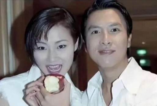 1994年，梁静慈和甄子丹离婚后没多久，发现自己怀孕了。她执意生下来，并且提出复