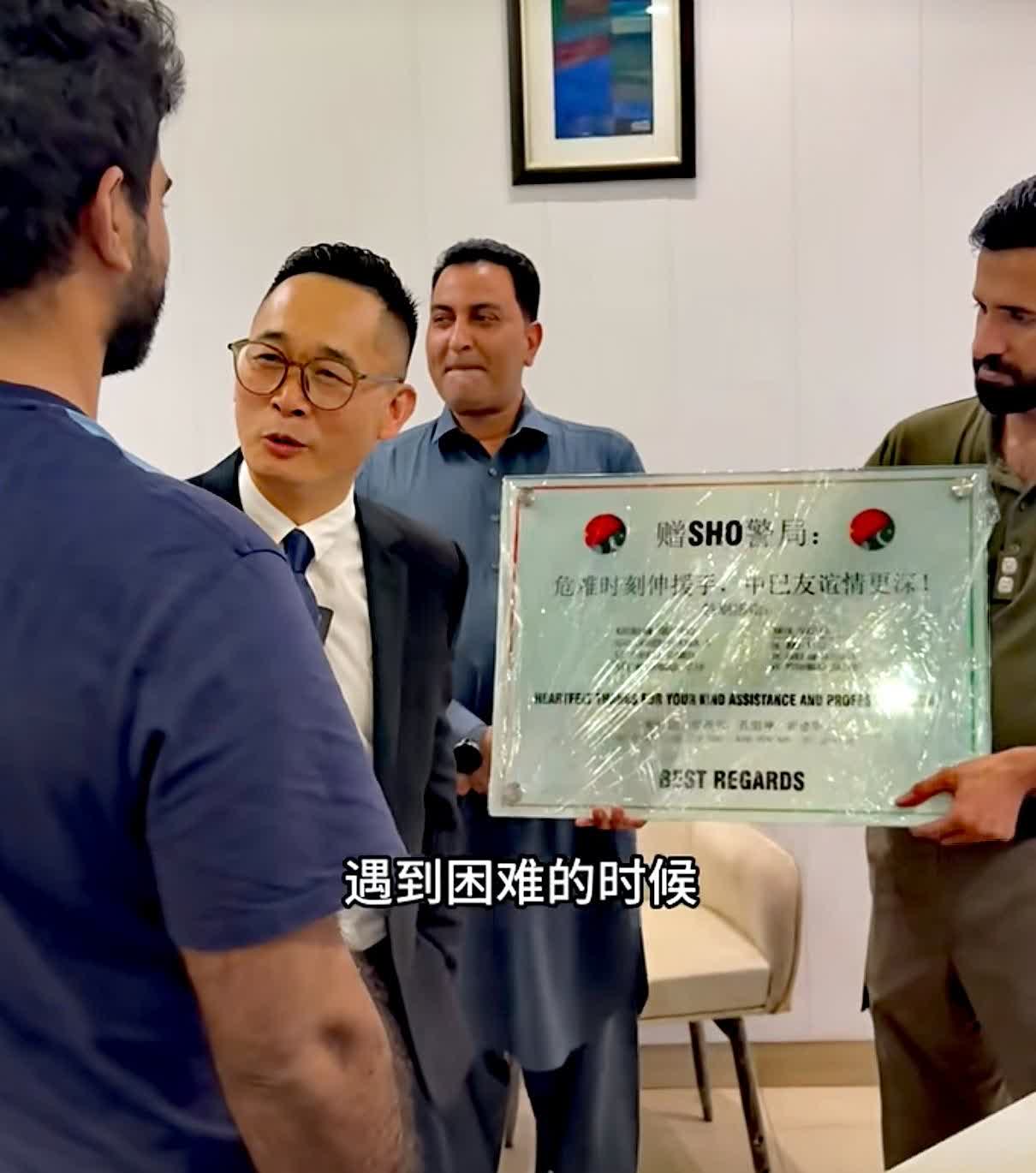 昨天（9月22日），皮衣哥和他的朋友崔总以及几位被抢劫的国人来到旁遮普邦当地的警