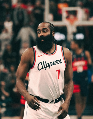 哈登并不比库里差，甚至比库里强，只是队友没有库里好。既没有那fmvp带的命也没有