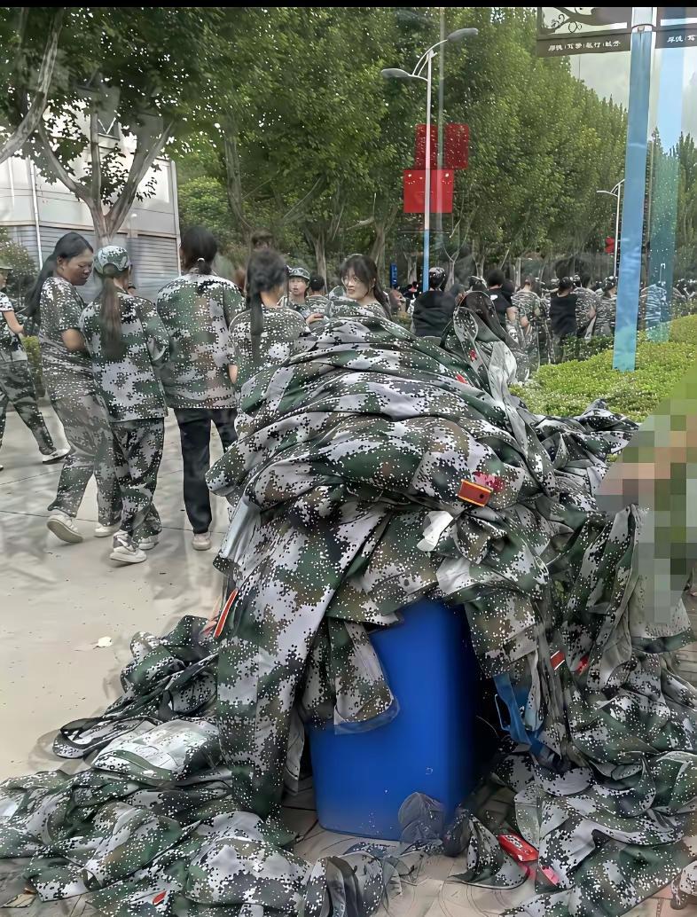 难道就这样成了道具和废品吗？这是不是一种浪费？
