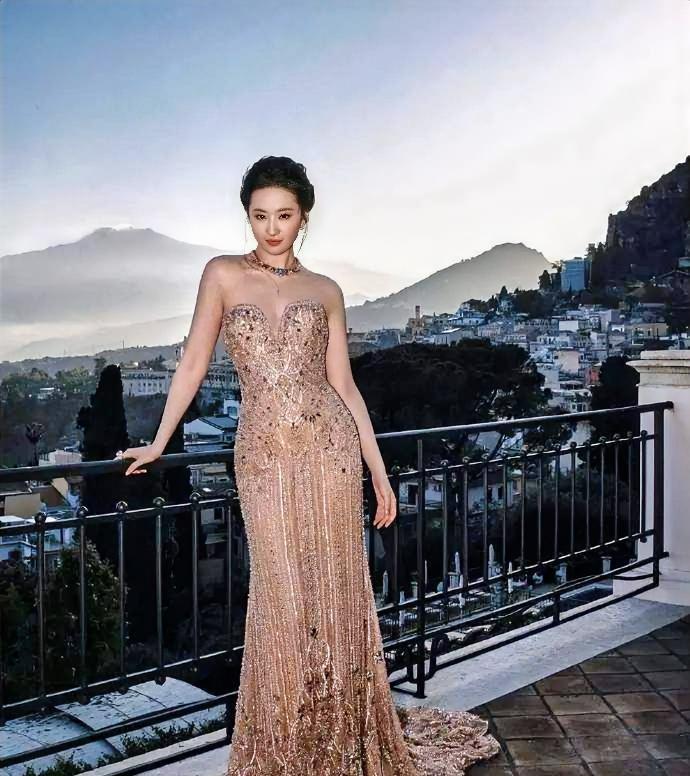 刘亦菲，170cm，美不美呢？这颜值这身材真是超过杨贵妃了