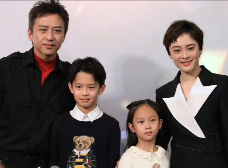 孙俪的儿子等等说：“我最近觉得最幸福的瞬间，就是妈妈陪着爸爸喝酒，我能感觉到爸爸