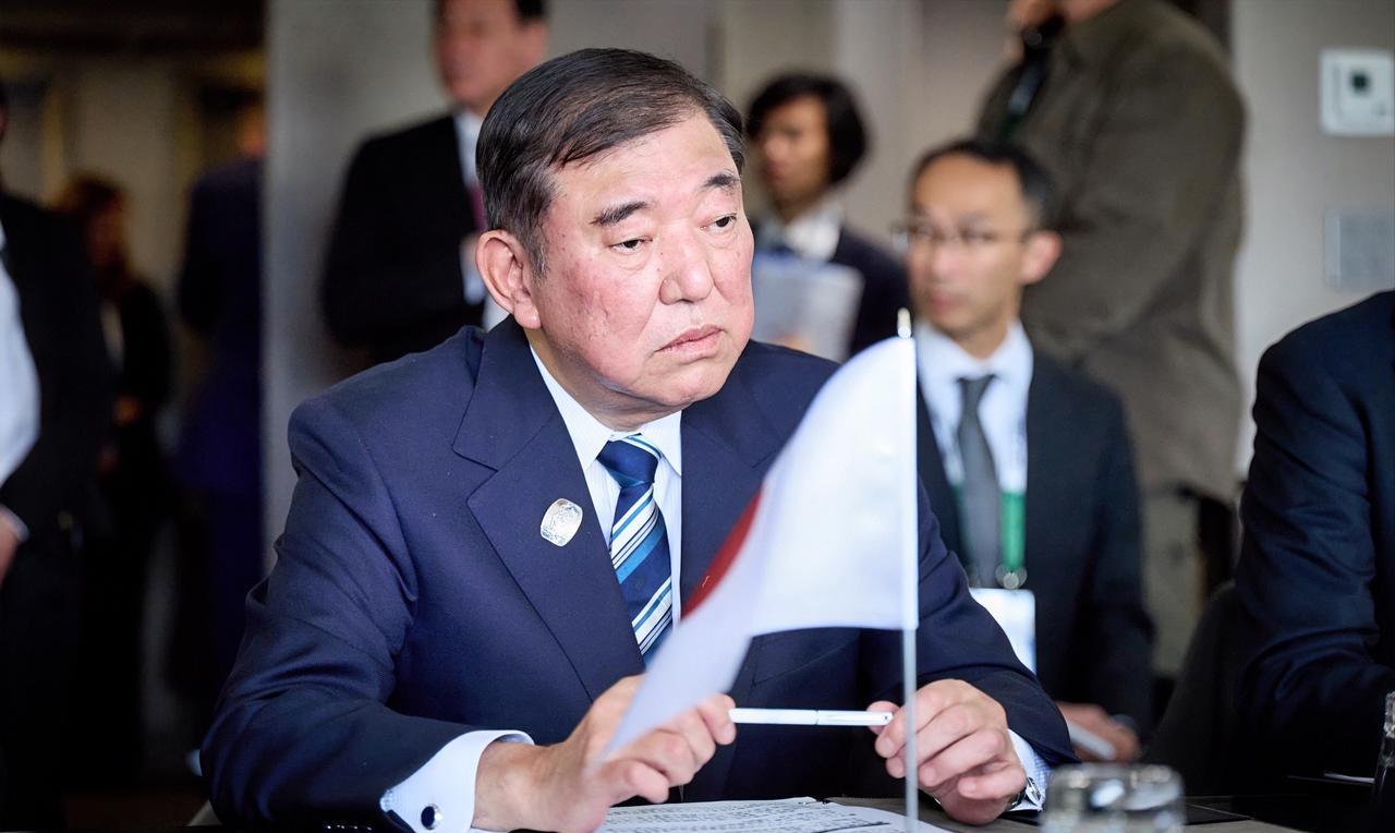 日本人天塌了
根据日本7月7日发布的数据显示，日本5月实际工资继续走低，跌幅达到