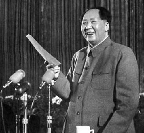 毛主席发明了一个工作方法，邓小平说：这是不容易学会的