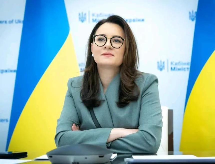乌克兰总理斯维里登科说：乌克兰从欧盟获得了40.5亿欧元。
其中，有10亿欧元属