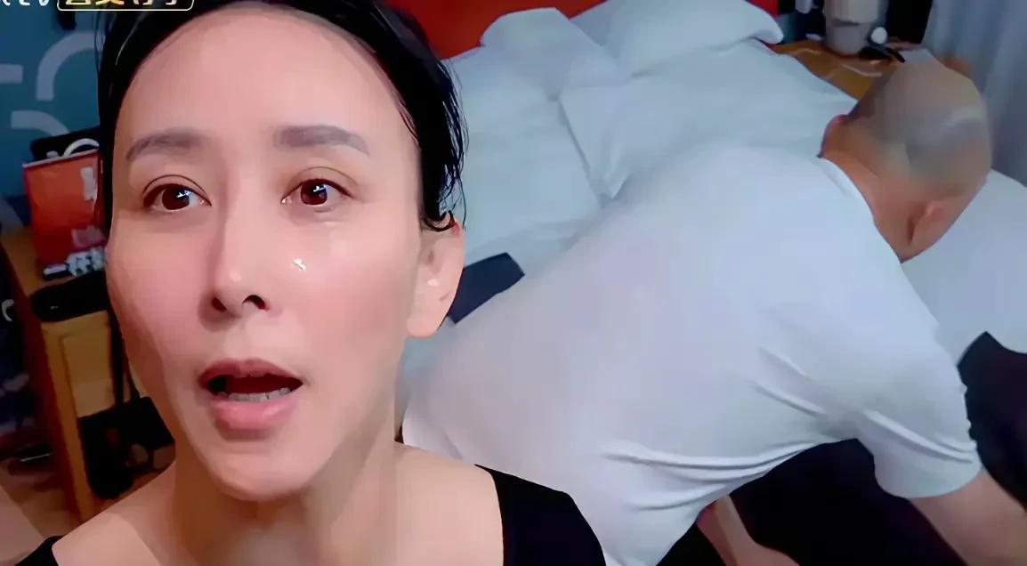 《妻子的浪漫旅行》胡静怼脸拍，镜头反射的这个亮光，不会就是刚刚摸了猪油吧。她老公