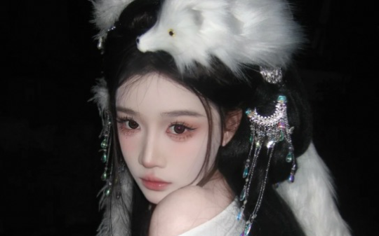 和心上人牵了红线后，他发誓永生永世只爱我，可后来他却纵容新欢断我一尾