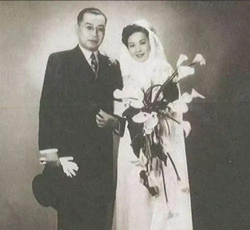 1931年，成家和爱上快40岁的刘海栗。妻子张韵士得知后，主动结束与他18年的婚