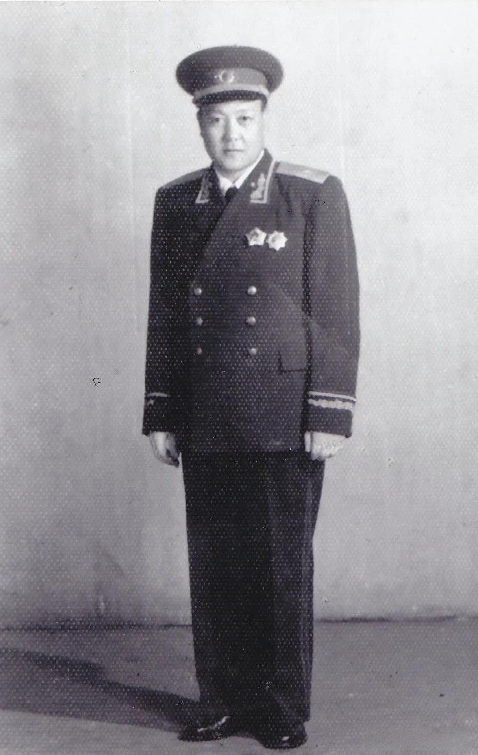 1955年，刘秉彦被授予少将军衔时的照片#历史#