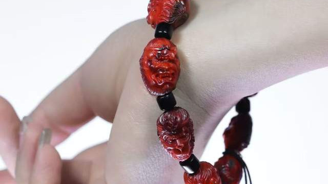 铜臭熏不暖冷榻，情话也填不饱饥肠，这串大圣归来雕工牛X