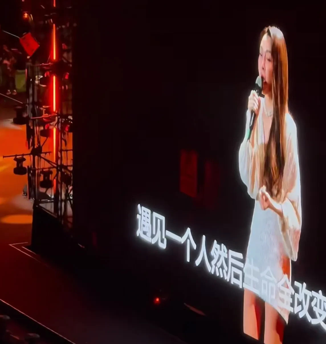 范玮琪演唱会悼念大S











大S去世，范玮琪在演唱会上公开悼念，