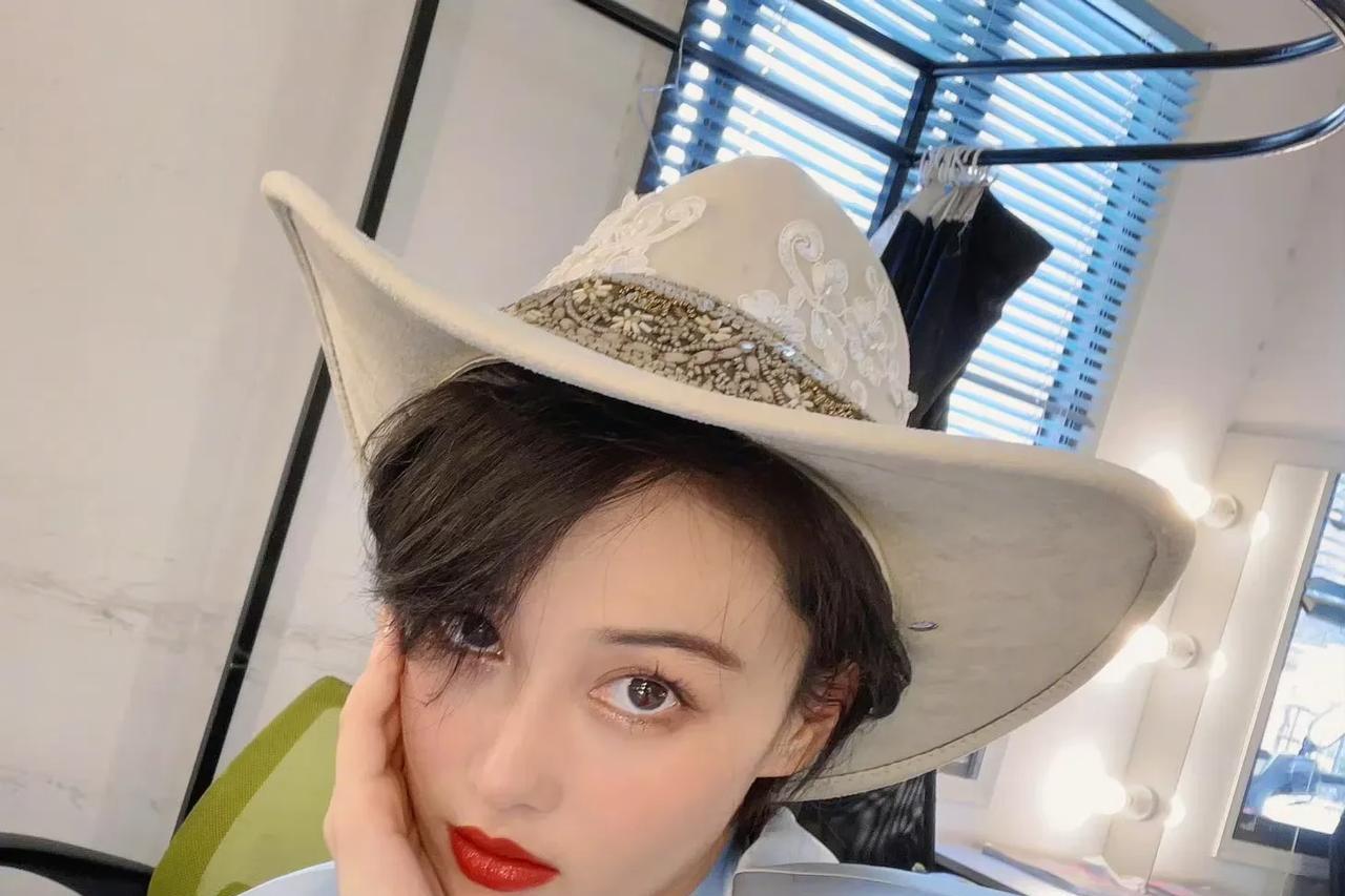 张馨予抽奖送粉丝帽子被转卖，引发粉丝讨论！
5月23日下午，张馨予在社交媒体发文