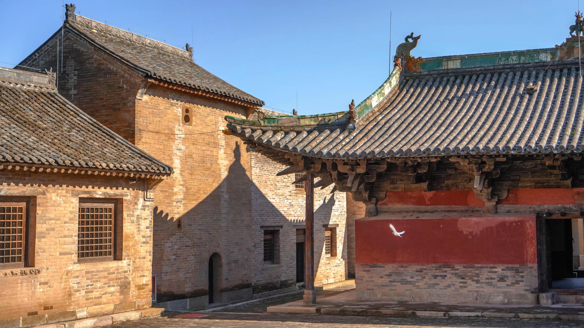 躲过战火屹立近千年，功臣塔见证临安变迁，吴越往事都藏砖缝里