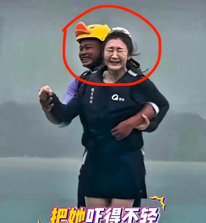 万万没想到！
在乒乓球桌前霸气侧漏的陈梦，
会被一个水上飞项目逼出“表情包”？