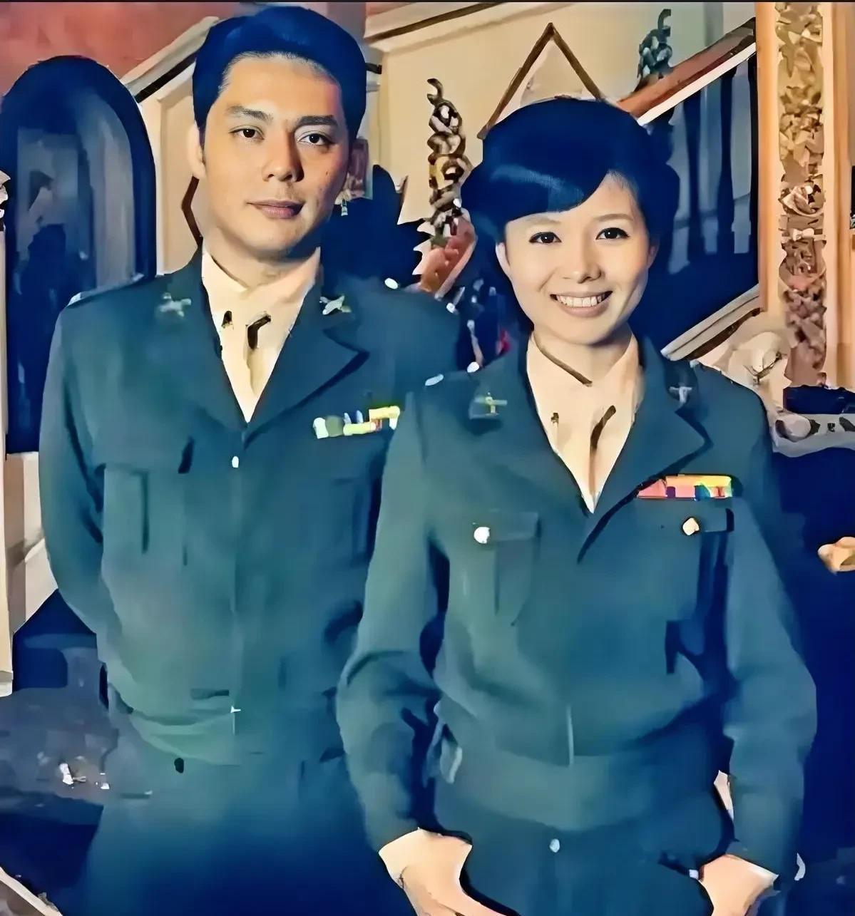 从"军旅CP"到形同陌路！程愫傅程鹏8年婚姻终成意难平
程愫当年为捧红傅程鹏可谓
