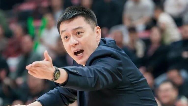 广东vs四川：离奇传球“逗乐”全场
