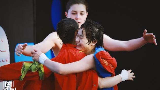 全红婵跳水失误错失冠军，教练一脸宠溺，她俩谁拿都可以