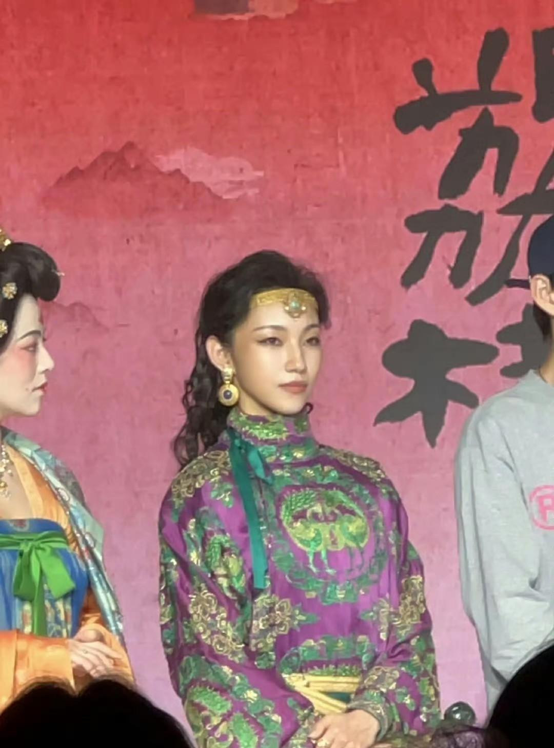 电视剧《长安的荔枝》中的外国演员有：
-窦骁：加拿大籍，饰演卢奂。
-卢芳生：日