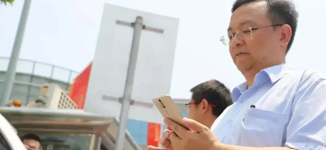 严格来说，中国不应该新增任何汽车产能了，根据百人会的数据，国内燃油车产能约300