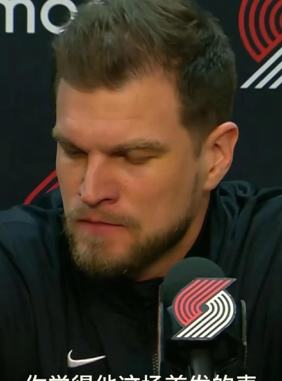 天天问杨瀚森，开拓者主教练都烦透了吧！
凡是开拓者比赛赛后发布会还是一些其他采访