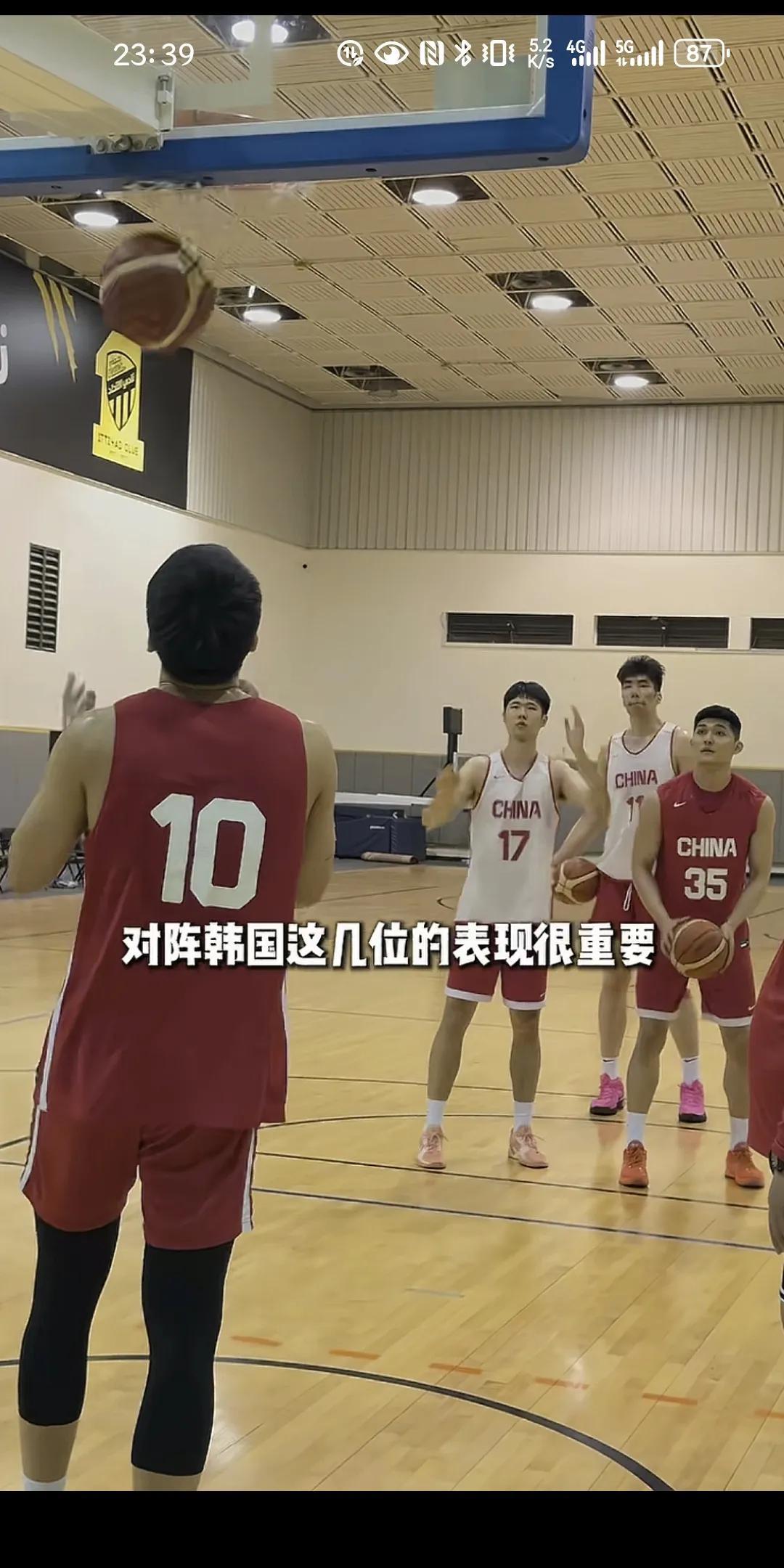 中国男篮年轻人练习投篮，即使时间少也要随时做好准备
中国男篮积极备战和韩国男篮比