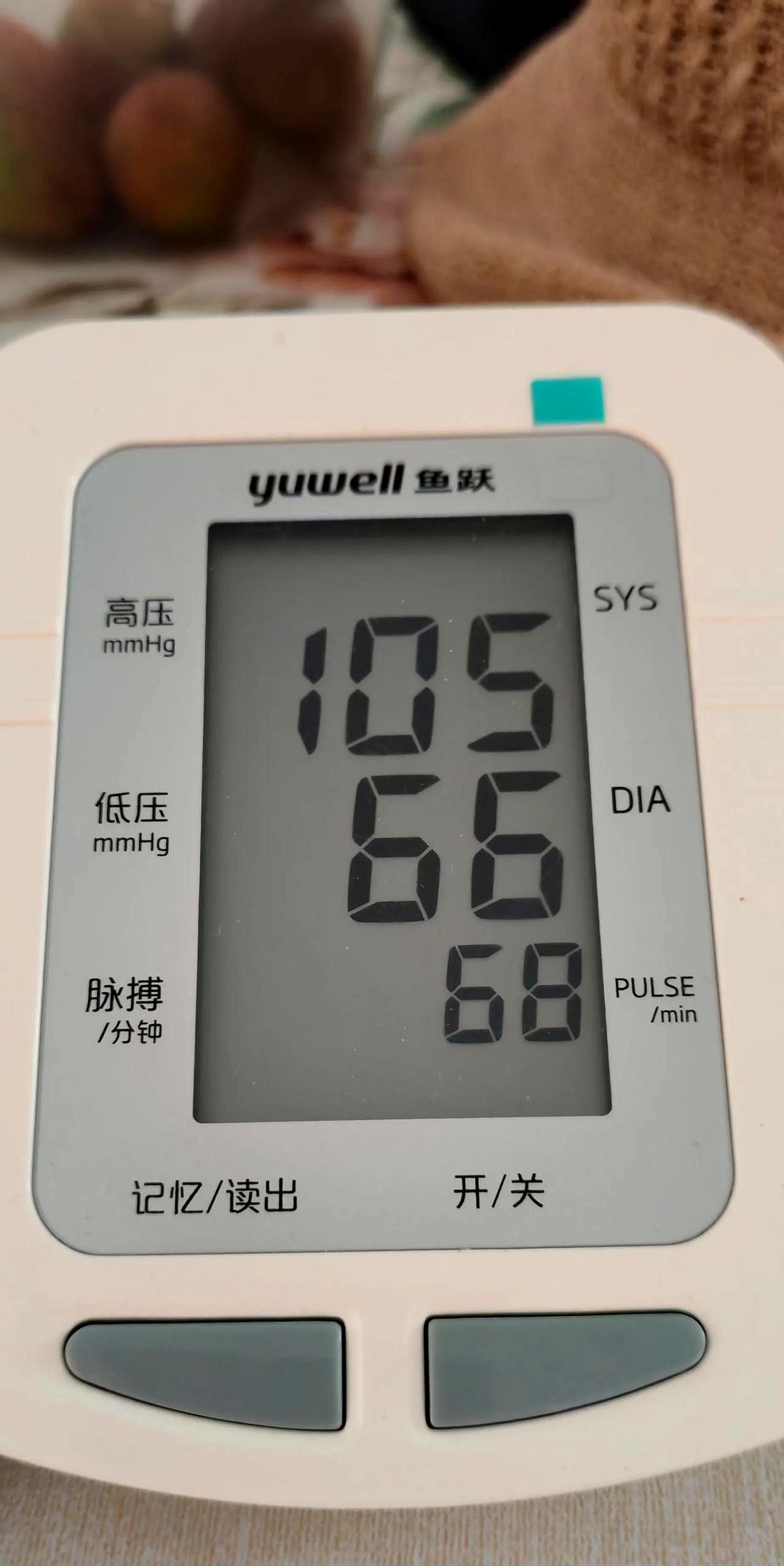 我每天服少半片40毫克的降压药，有时候血压就低，但还不敢停药，停了就反弹，所以只
