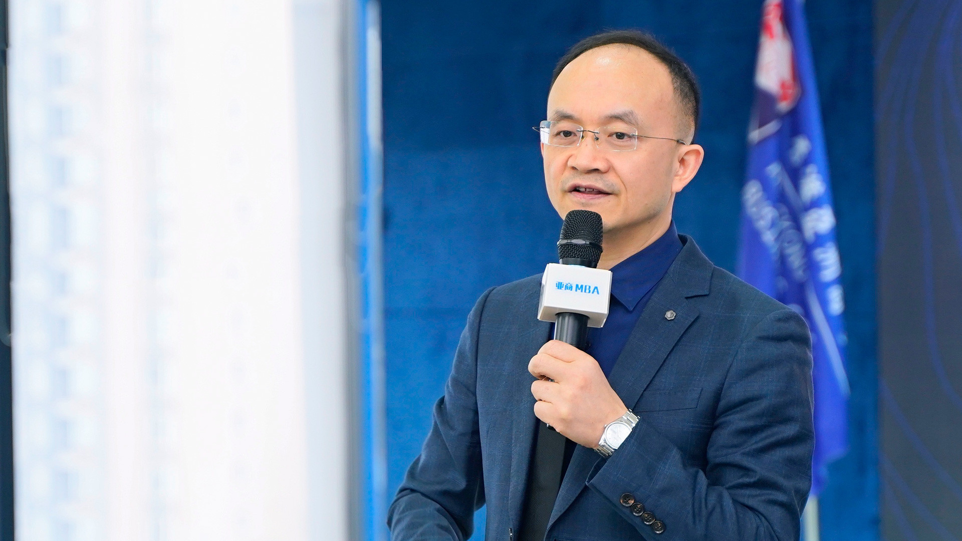 谈判想赢人心？学李力刚讲师的赞美三层境界