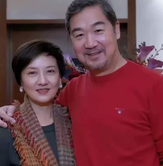邓婕和张国立结婚不能有自己孩子事件
我特意查了一下！
不查不知道，一查才明白！
